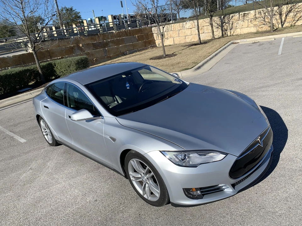 2013 Tesla Model S - Image 23 of 31