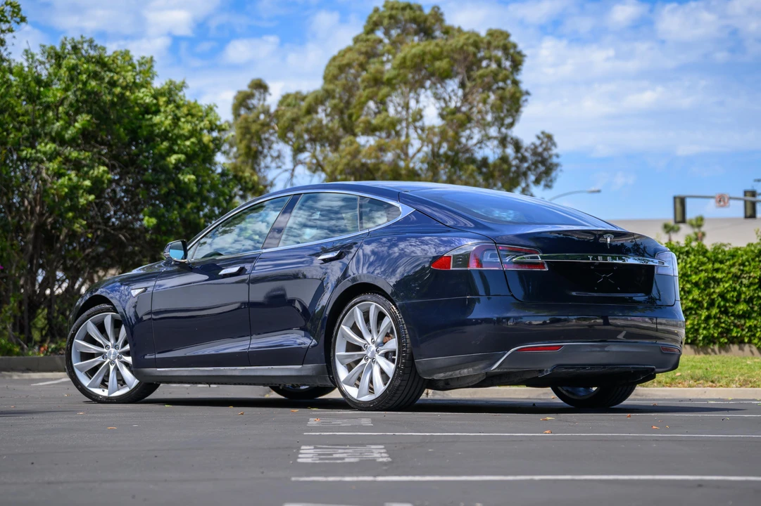 2013 Tesla Model S - Image 13 of 31