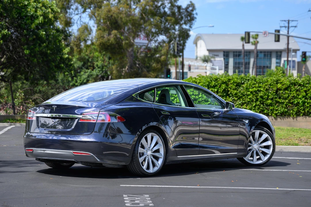 2013 Tesla Model S - Image 17 of 31