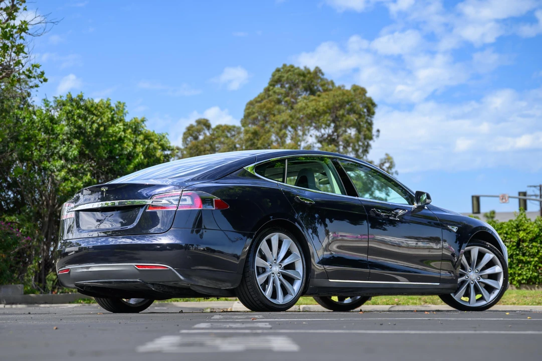 2013 Tesla Model S - Image 16 of 31