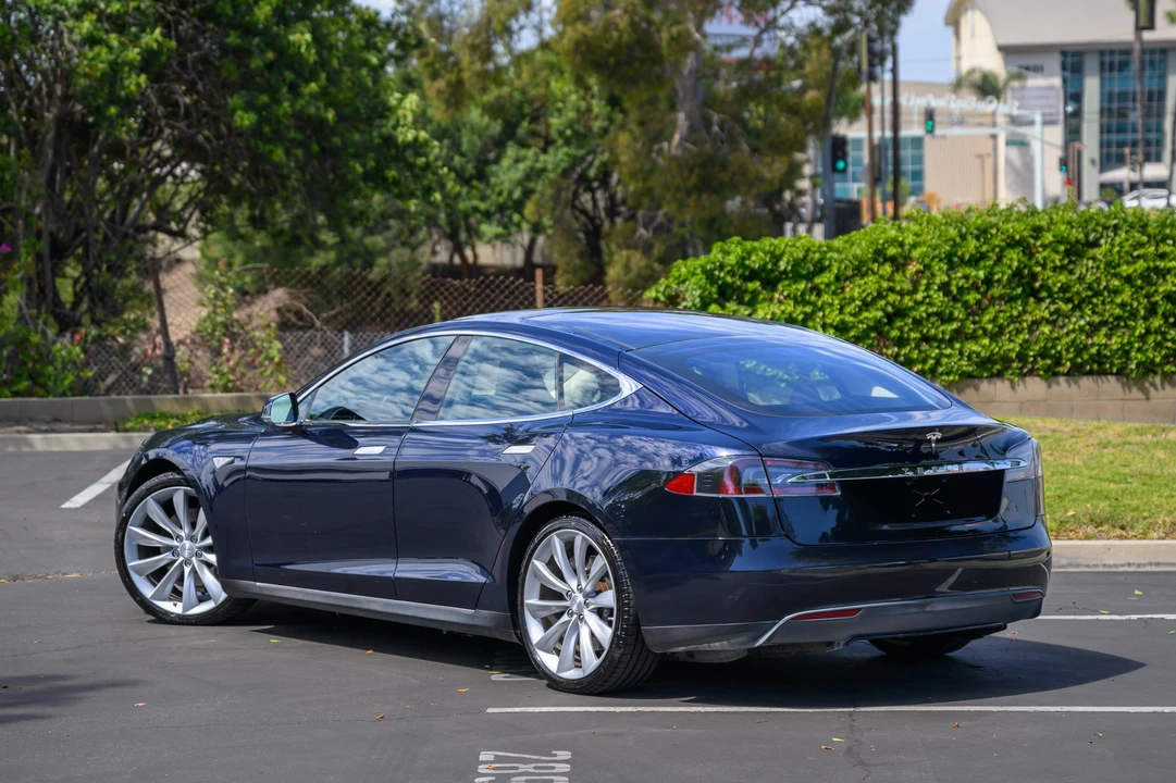 2013 Tesla Model S - Image 12 of 31