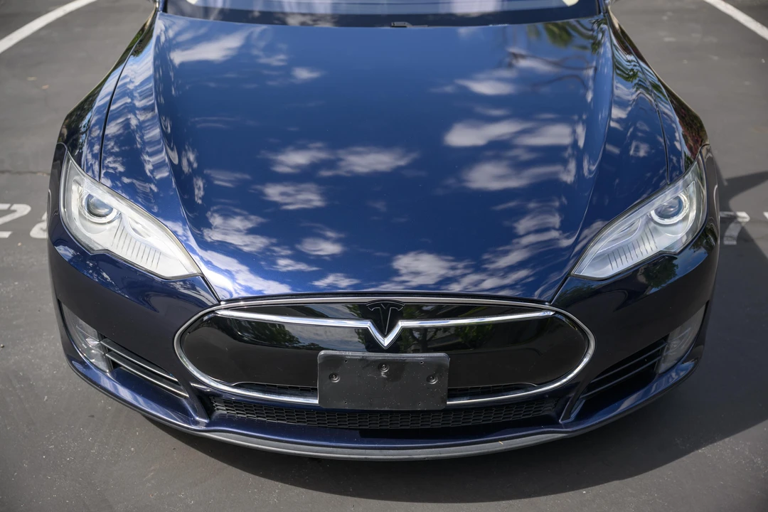2013 Tesla Model S - Image 24 of 31