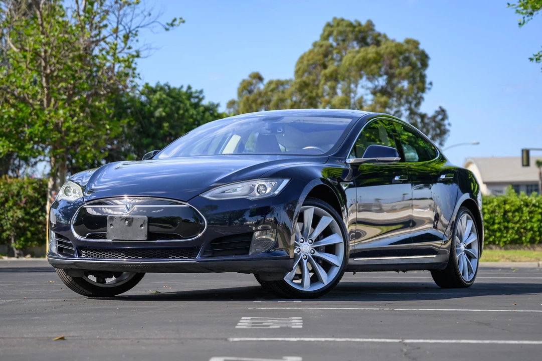 2013 Tesla Model S - Image 9 of 31