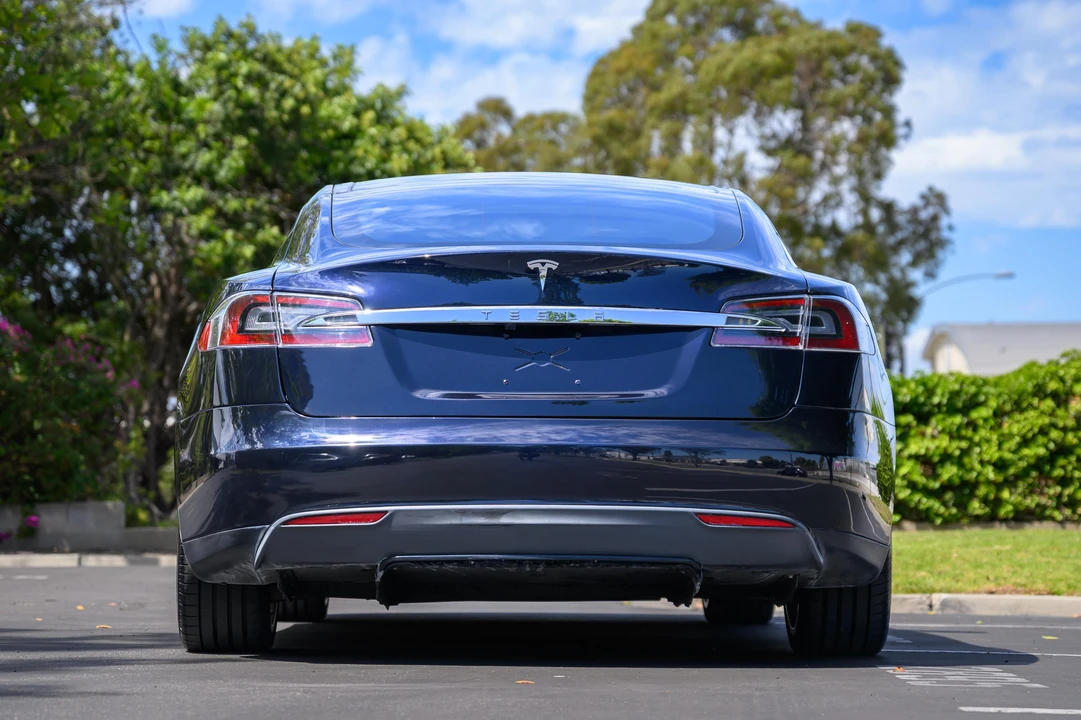 2013 Tesla Model S - Image 15 of 31