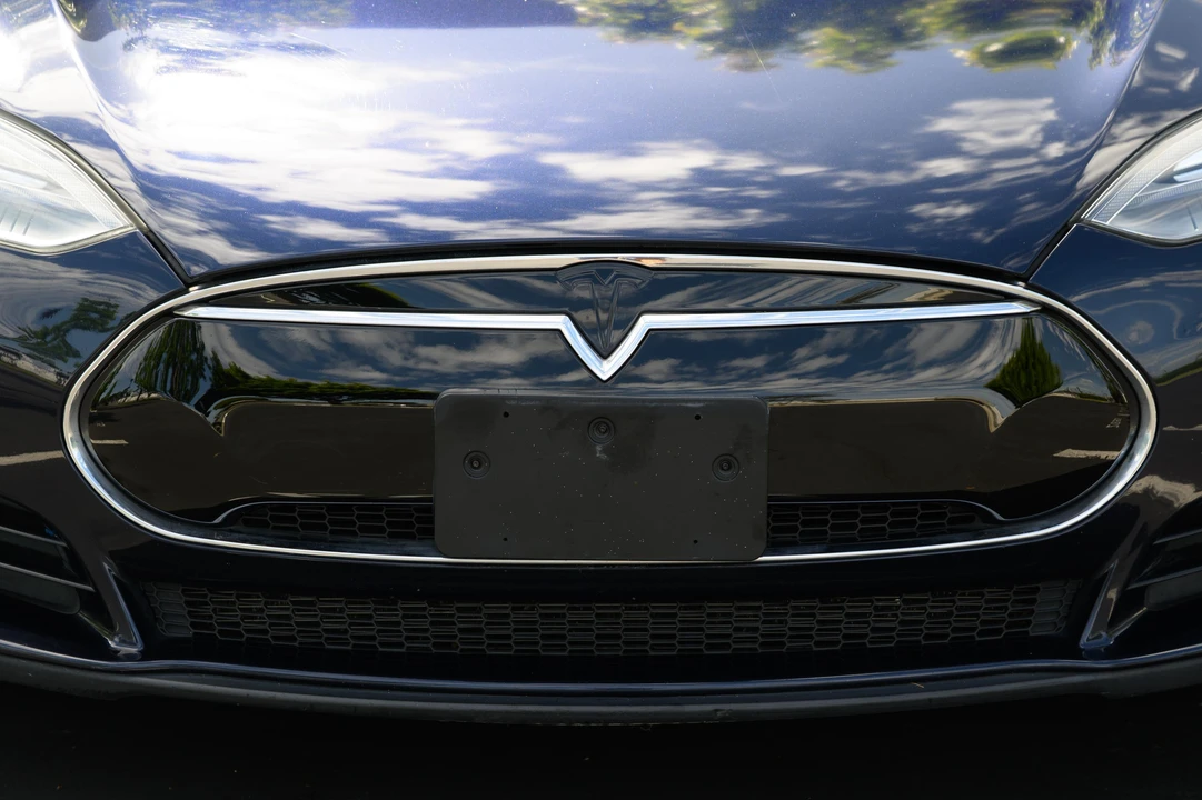 2013 Tesla Model S - Image 25 of 31