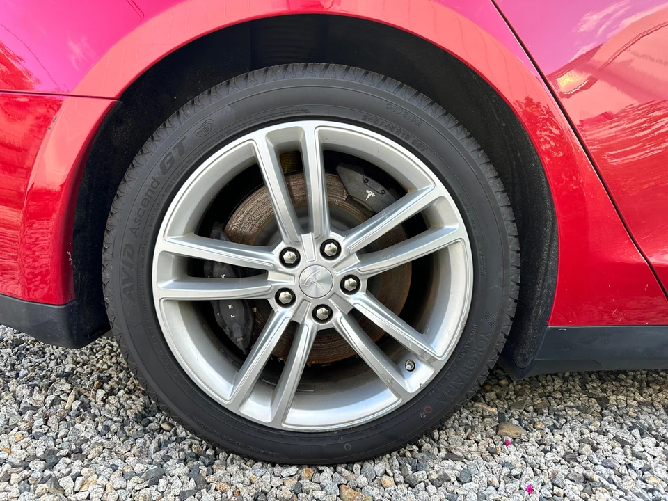 2013 Tesla Model S - Image 28 of 31