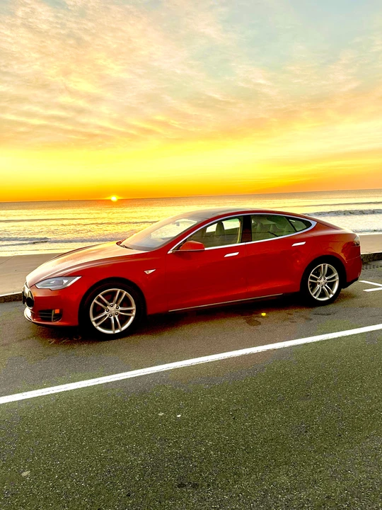 2013 Tesla Model S - Image 8 of 31