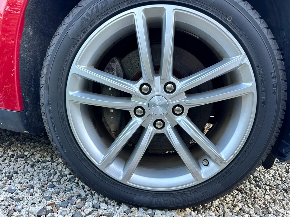 2013 Tesla Model S - Image 29 of 31