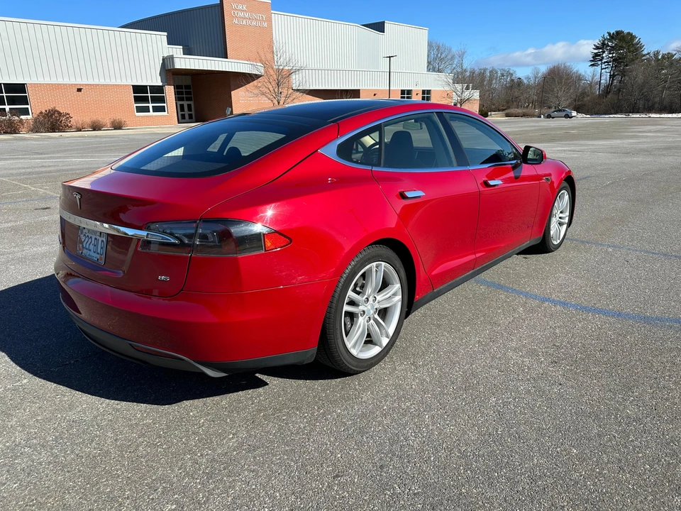 2013 Tesla Model S - Image 9 of 31
