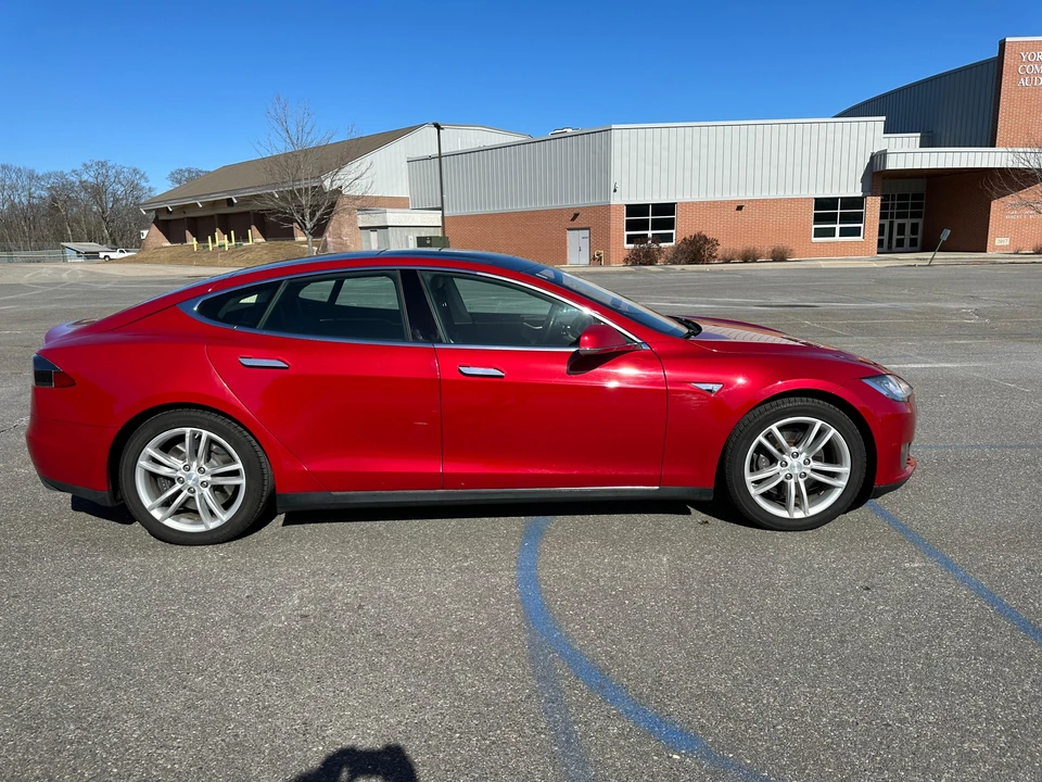 2013 Tesla Model S - Image 10 of 31