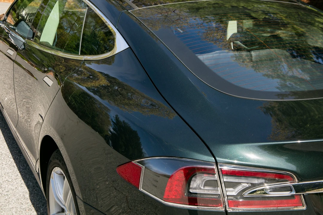 2013 Tesla Model S - Image 17 of 31