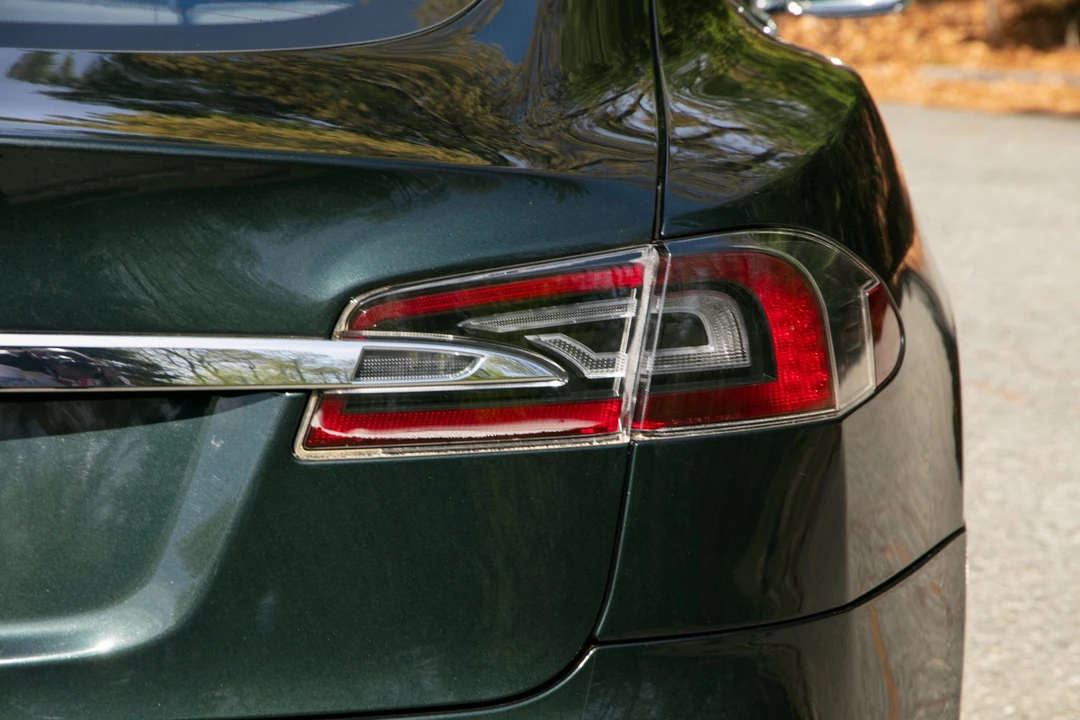 2013 Tesla Model S - Image 24 of 31