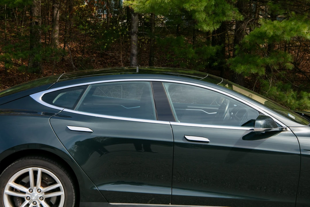 2013 Tesla Model S - Image 27 of 31