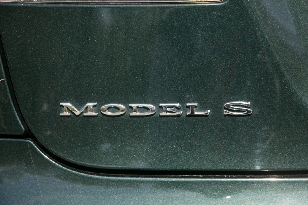 2013 Tesla Model S - Image 19 of 31