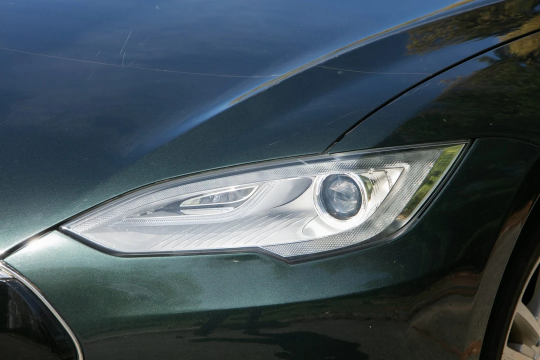 2013 Tesla Model S - Image 12 of 31
