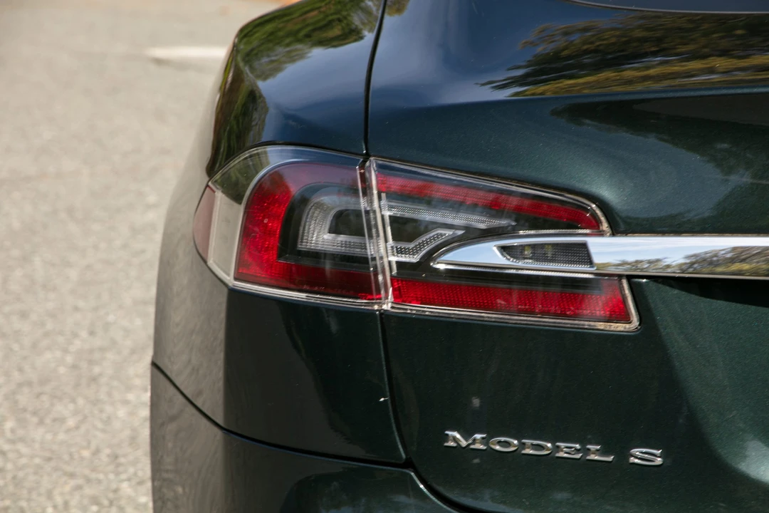 2013 Tesla Model S - Image 18 of 31
