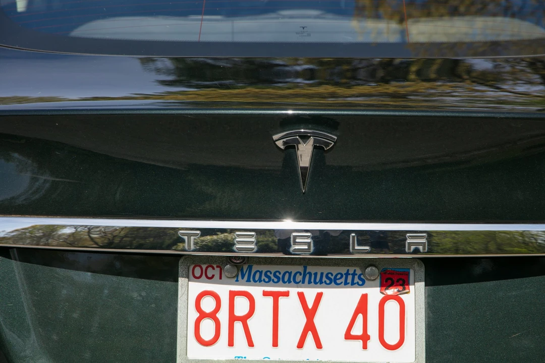 2013 Tesla Model S - Image 21 of 31
