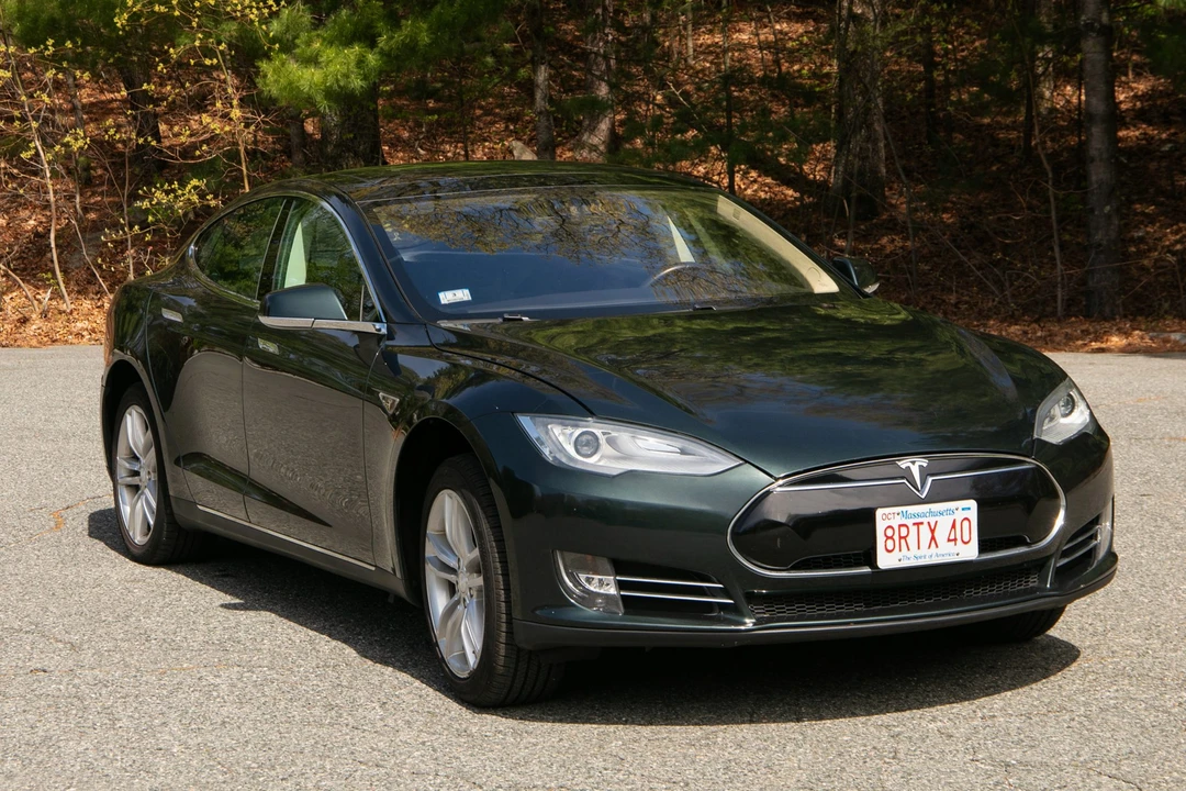2013 Tesla Model S - Image 8 of 31