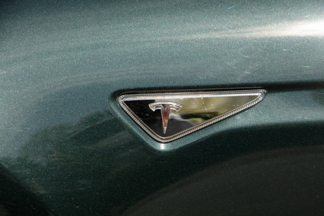 2013 Tesla Model S - Image 15 of 31