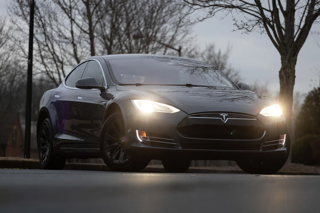 2013 Tesla Model S - Image 24 of 31