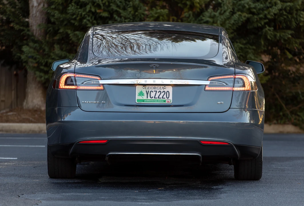 2013 Tesla Model S - Image 16 of 31
