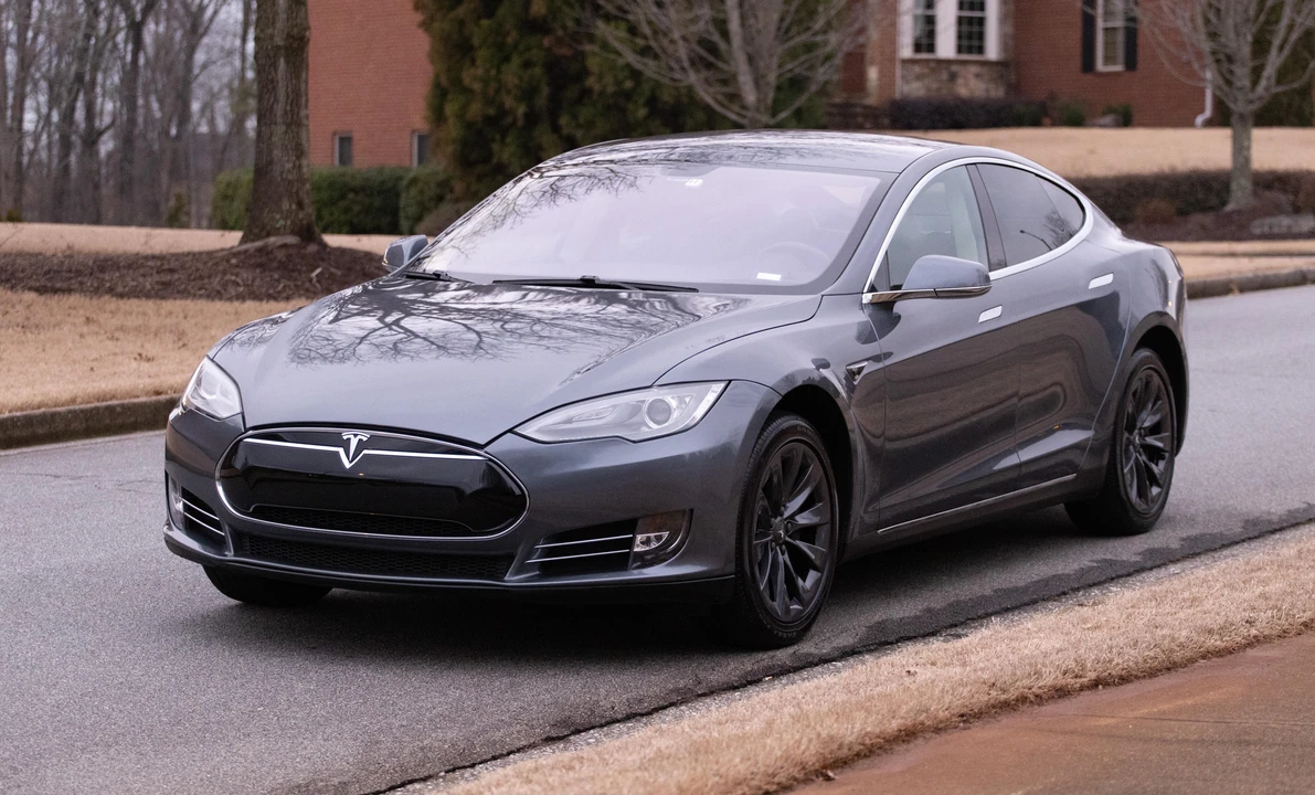 2013 Tesla Model S - Image 10 of 31