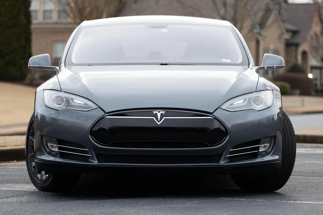 2013 Tesla Model S - Image 2 of 31