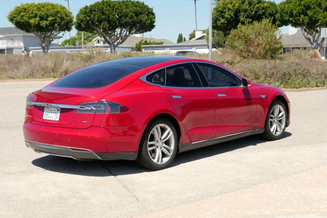 2013 Tesla Model S - Image 24 of 31