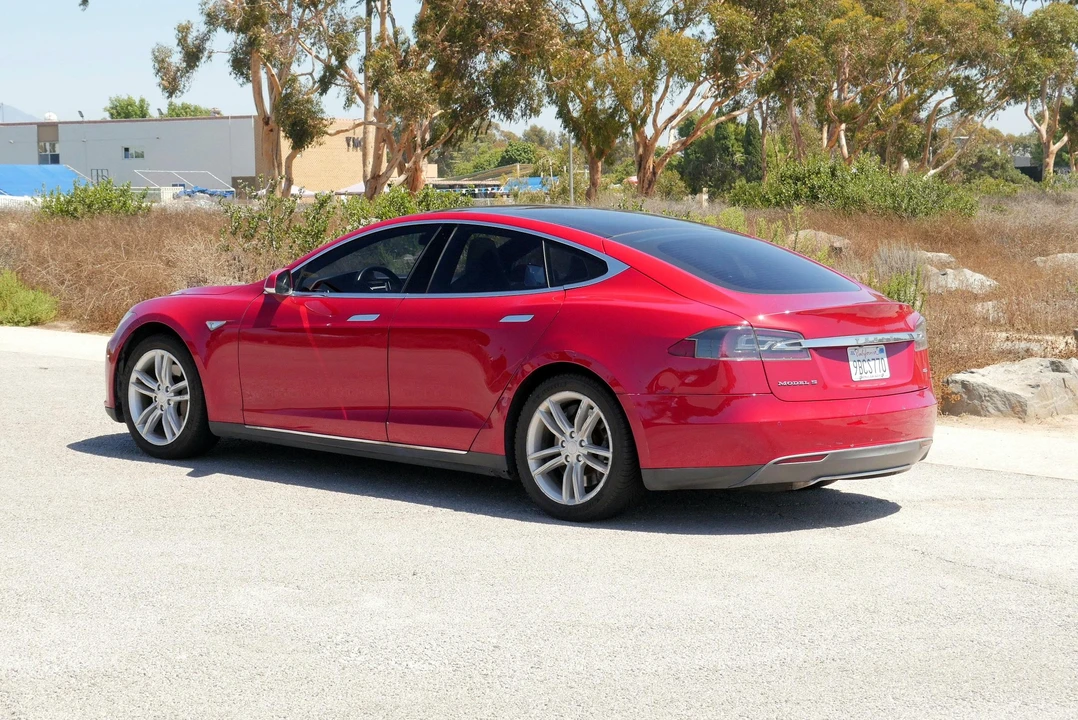 2013 Tesla Model S - Image 14 of 31