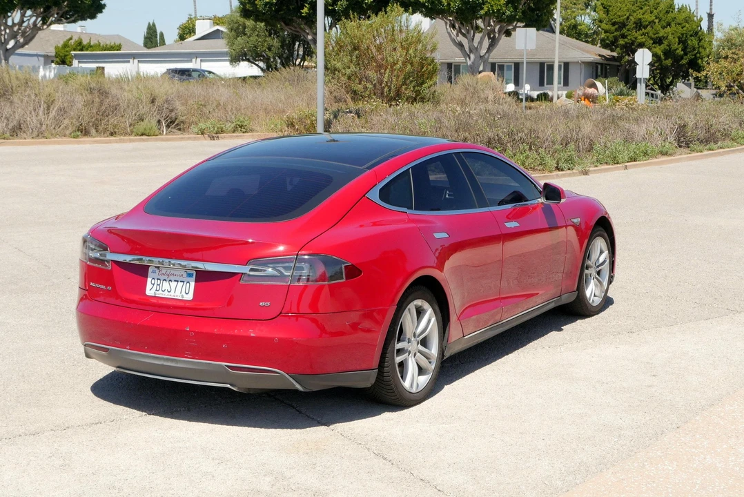2013 Tesla Model S - Image 22 of 31