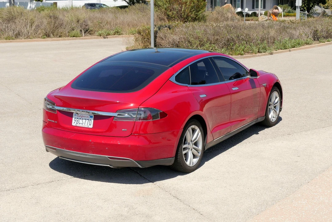 2013 Tesla Model S - Image 23 of 31