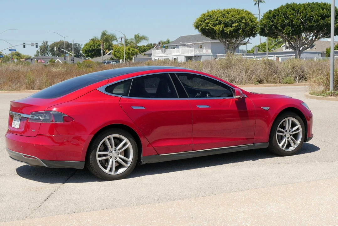 2013 Tesla Model S - Image 26 of 31
