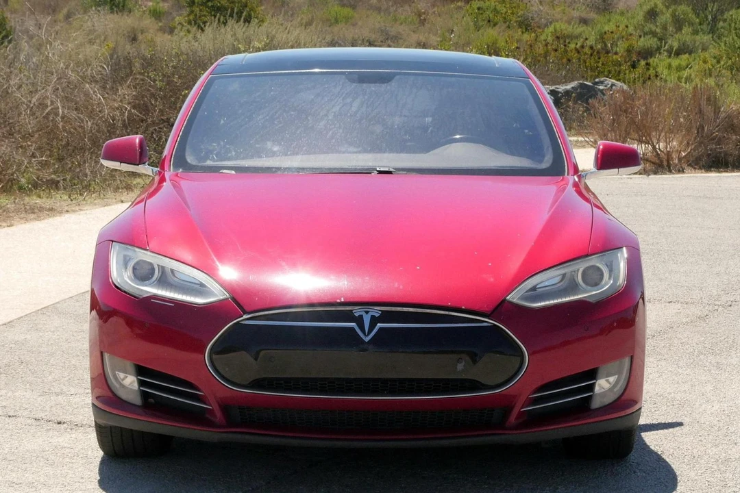 2013 Tesla Model S - Image 2 of 31