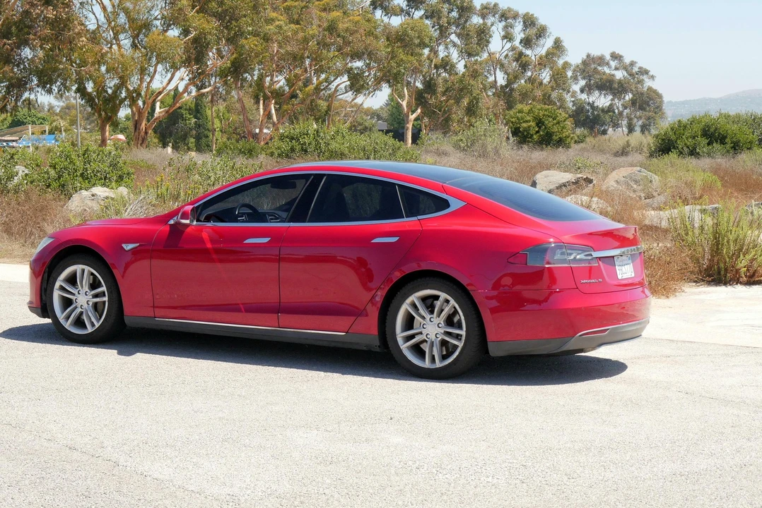 2013 Tesla Model S - Image 13 of 31