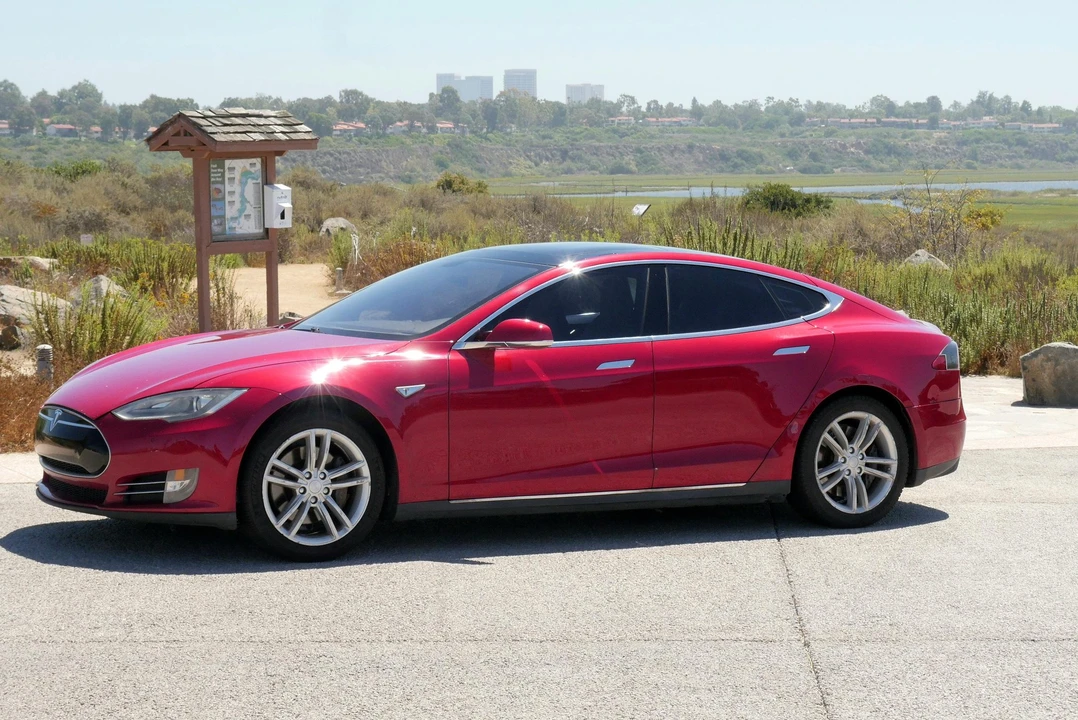 2013 Tesla Model S - Image 8 of 31