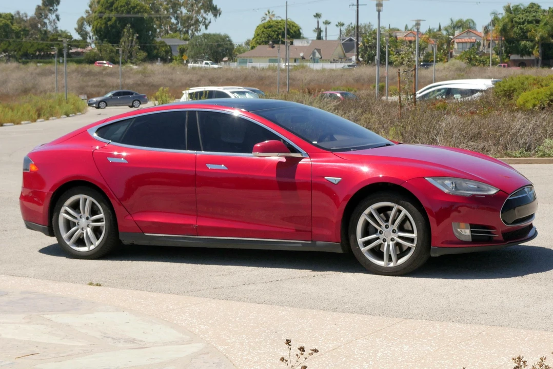 2013 Tesla Model S - Image 29 of 31