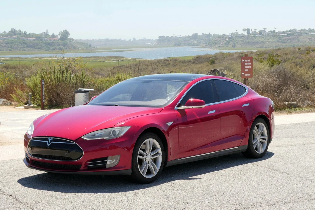 2013 Tesla Model S - Image 7 of 31