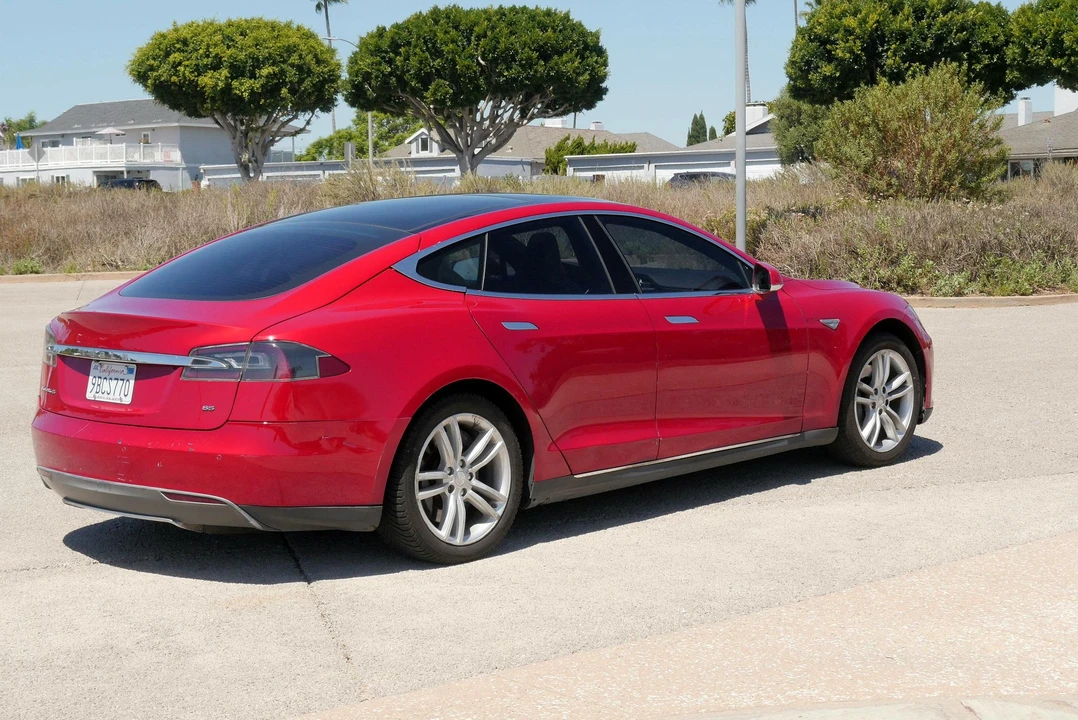 2013 Tesla Model S - Image 25 of 31