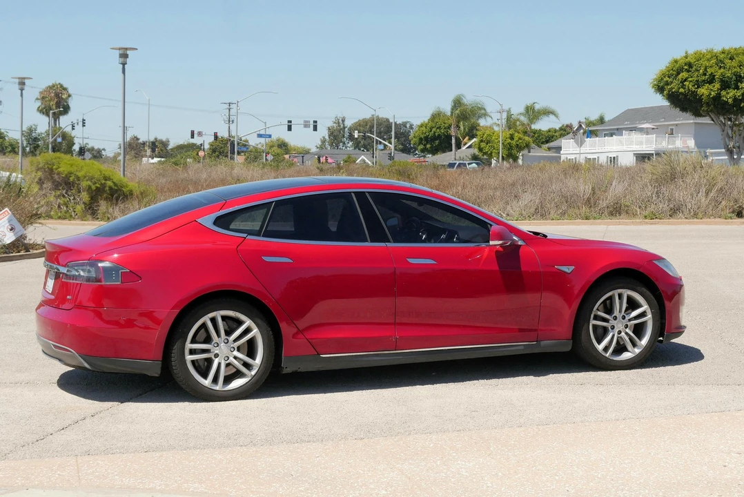 2013 Tesla Model S - Image 27 of 31