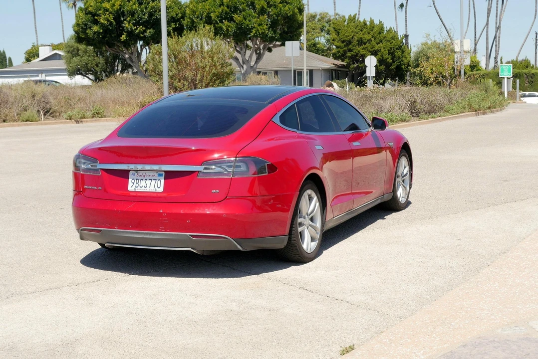 2013 Tesla Model S - Image 21 of 31