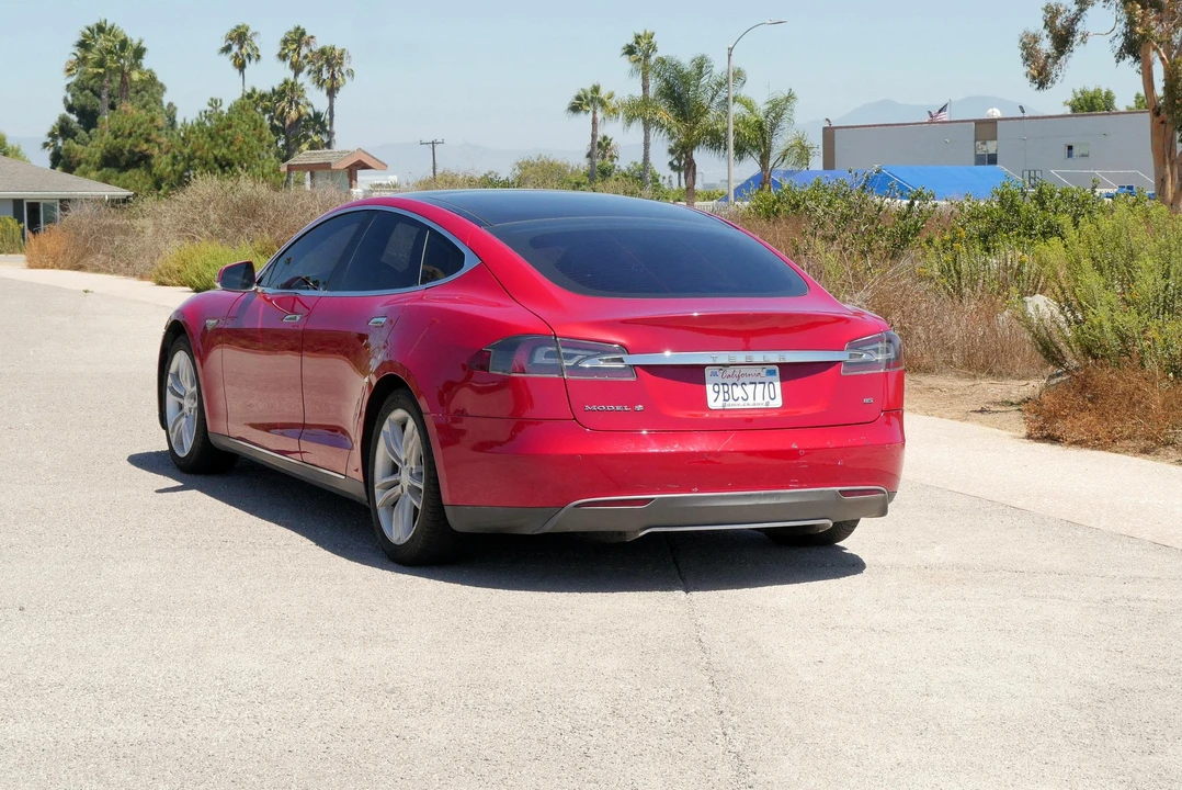 2013 Tesla Model S - Image 16 of 31