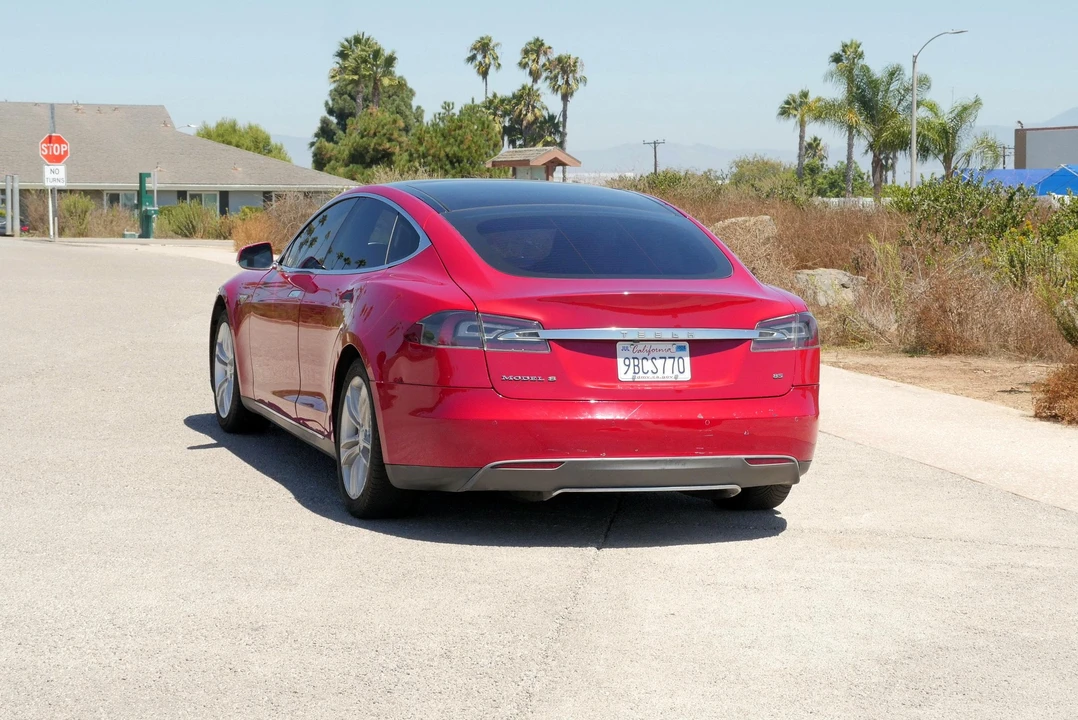 2013 Tesla Model S - Image 17 of 31