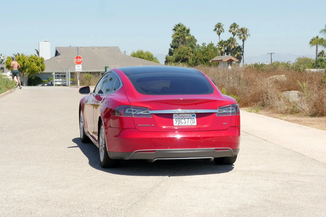 2013 Tesla Model S - Image 18 of 31
