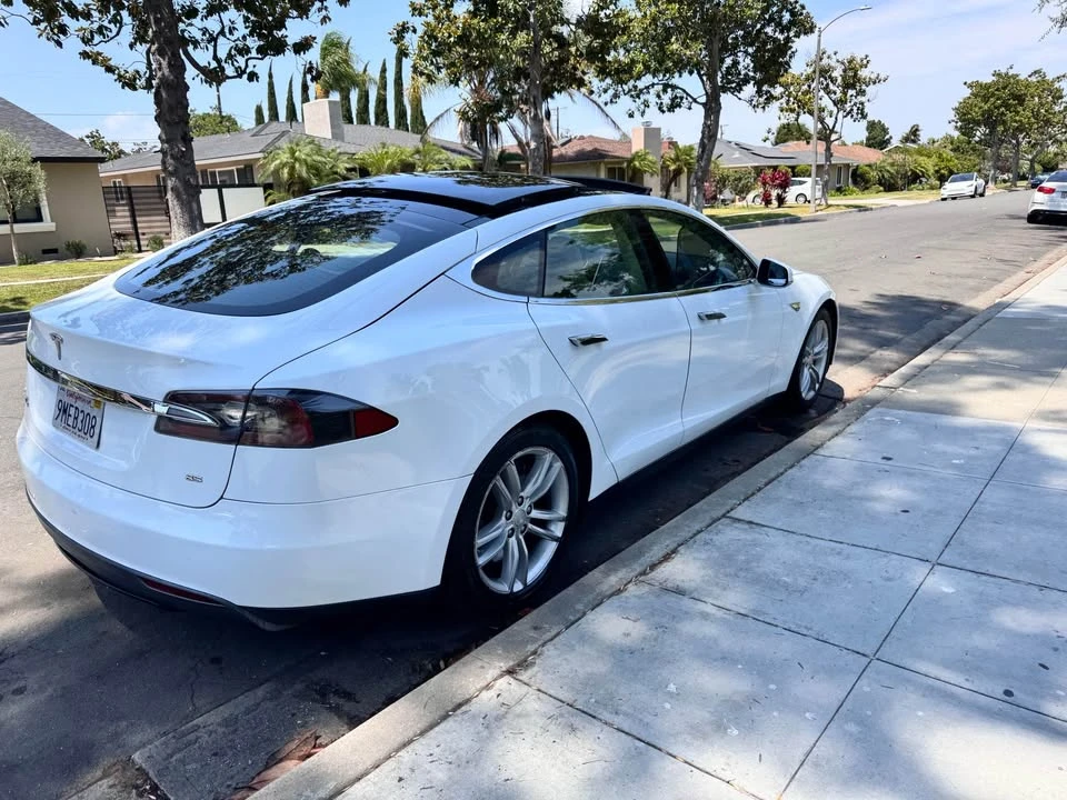 2013 Tesla Model S - Image 5 of 13