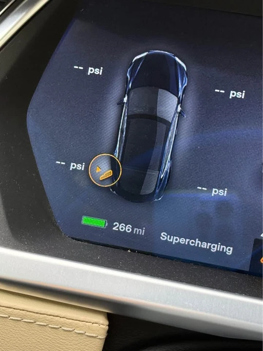 2013 Tesla Model S - Image 15 of 18