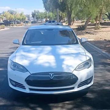 2013 Tesla Model S 85D Sedan 4D