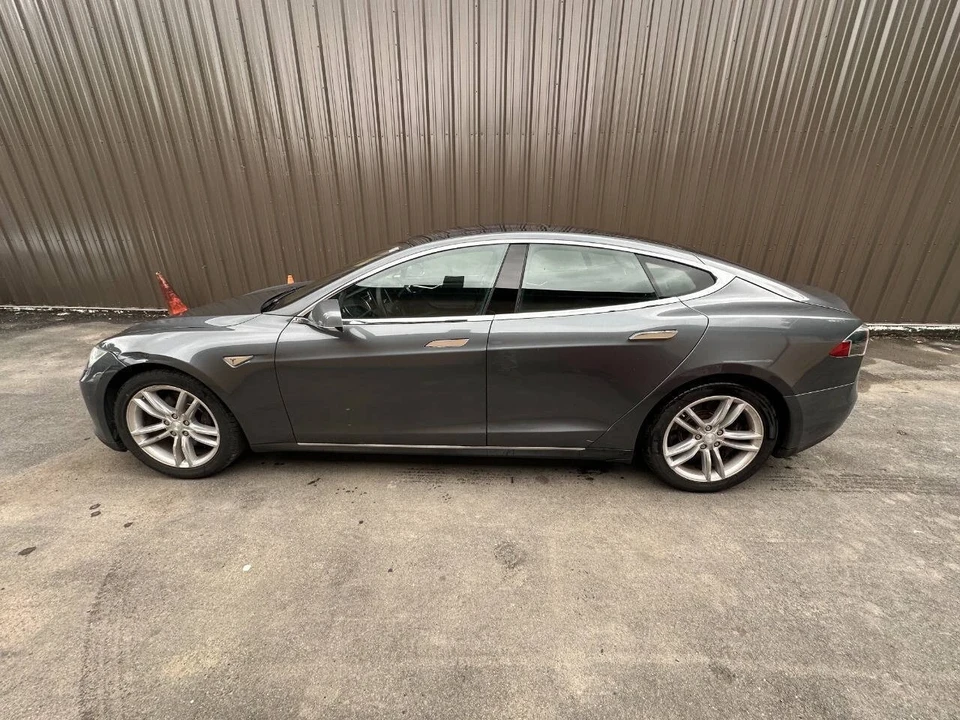 2013 Tesla Model S - Image 8 of 21