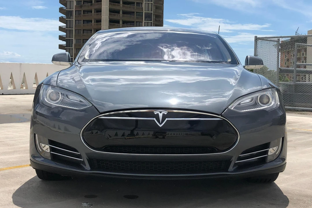 2013 Tesla Model S - Image 2 of 31