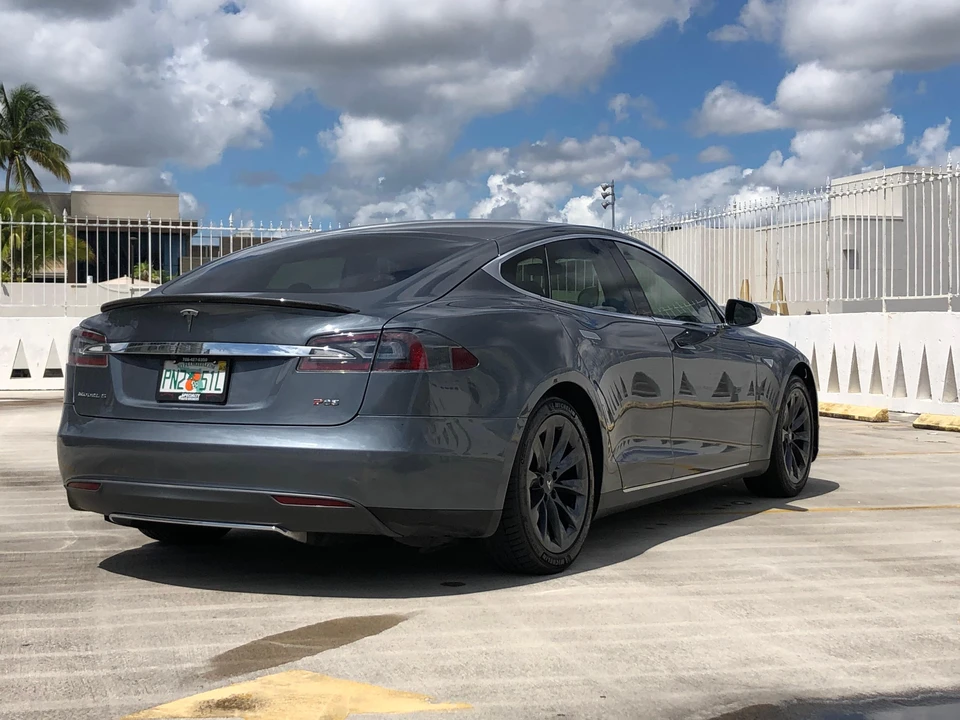 2013 Tesla Model S - Image 16 of 31