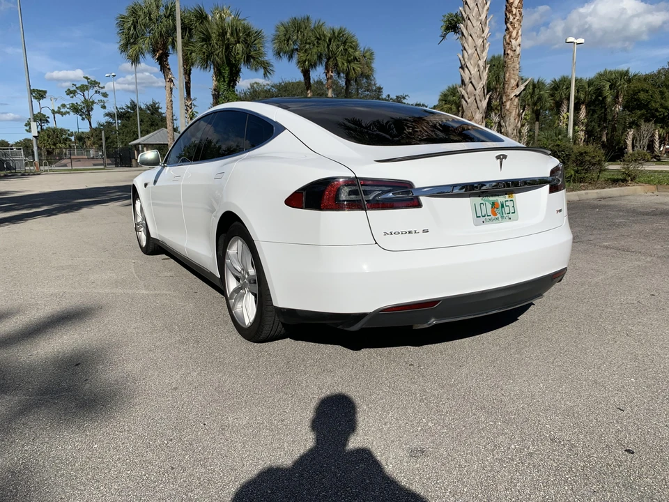 2013 Tesla Model S - Image 25 of 31